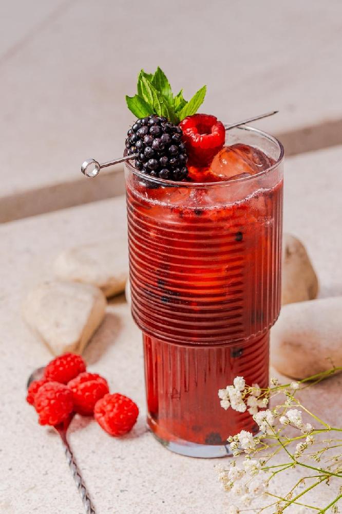 Black Currant Gin Tonik